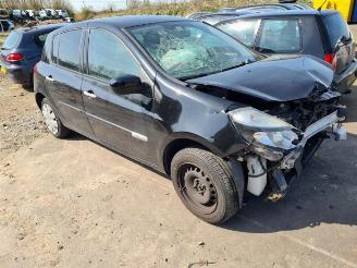 demontáž osobní automobily Renault Clio Clio III (SR), Van, 2005 / 2014 1.2 16V 75 2012/2
