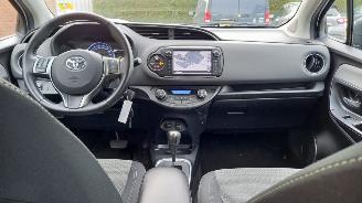 Toyota Yaris 1.5 hybrid  navi  5drs clima picture 6