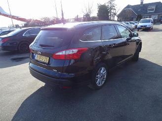 Salvage car Ford Focus Wagon 1.1 Ti-VCT EcoBoost 2013/9