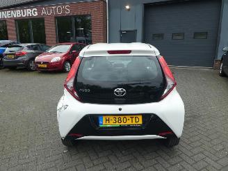 Toyota Aygo 1.0 VVT-i x-play Airco picture 2
