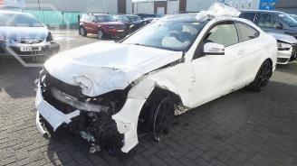 damaged passenger cars Mercedes C-klasse C (C204), Coupe, 2011 1.6 C-180 16V BlueEfficiency 2014