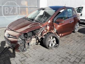 Voiture accidenté Hyundai I-30 i30 (GDHB5), Hatchback, 2011 1.6 CRDi 16V VGT 2012