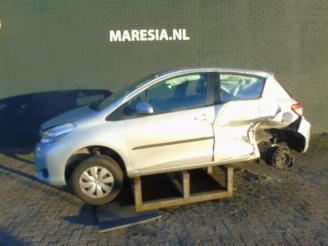damaged passenger cars Toyota Yaris Yaris III (P13), Hatchback, 2010 / 2020 1.0 12V VVT-i 2013/10