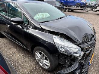 Vaurioauto  passenger cars Renault Clio  2018/1