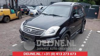 damaged commercial vehicles Ssang yong Rexton  2015/1