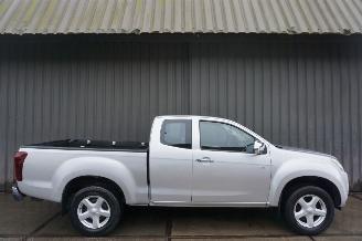 Auto incidentate Isuzu D-Max 2.5 120kW Automaat 4X4 Airco Extended Cab LS 2016/1