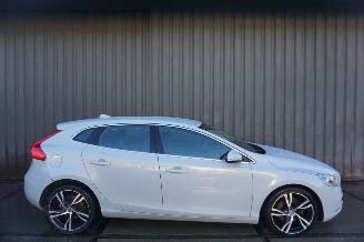 damaged commercial vehicles Volvo V-40 1.6 D2 84kW Automaat Momentum 2014/1