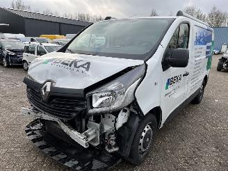 damaged commercial vehicles Renault Trafic 1.6 DCI 2018/3
