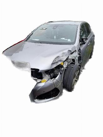 damaged passenger cars Peugeot 308 GT Line 2020/1