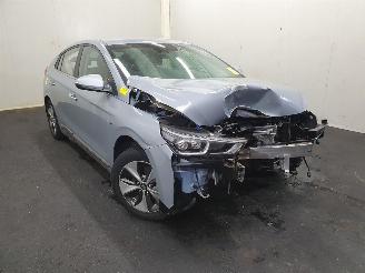damaged passenger cars Hyundai Ioniq Comfort EV 2018/10