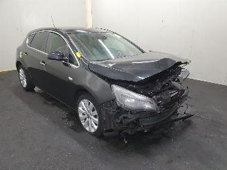 damaged passenger cars Opel Astra J 1.4 Turbo Cosmo 2013/1