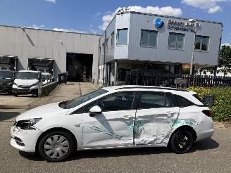 demontáž osobní automobily Opel Astra SPORTS TOURER 1.5D 77kW E6 NAVI 2020/10