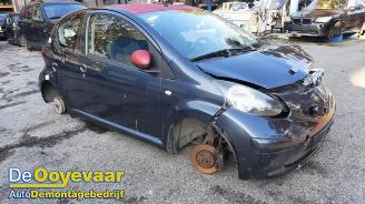 damaged passenger cars Toyota Aygo Aygo (B10), Hatchback, 2005 / 2014 1.0 12V VVT-i 2005/12