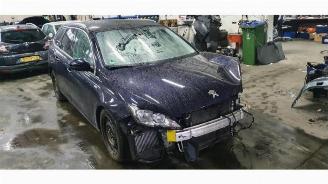 damaged passenger cars Peugeot 308 308 SW (L4/L9/LC/LJ/LR), Combi 5-drs, 2014 / 2021 1.2 12V e-THP PureTech 130 2015/7