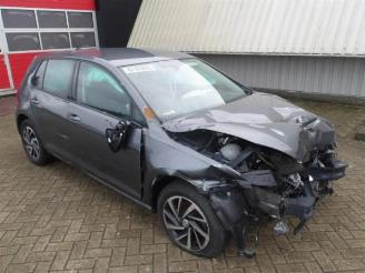 damaged passenger cars Volkswagen Golf Golf VII (AUA), Hatchback, 2012 / 2021 1.0 TSI 12V BlueMotion 2019/5