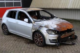 damaged passenger cars Volkswagen Golf Golf VII (AUA), Hatchback, 2012 / 2021 1.6 TDI 16V 2013/6