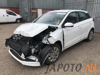 damaged passenger cars Hyundai I-20 i20 (GBB), Hatchback, 2014 1.2i 16V 2016/10