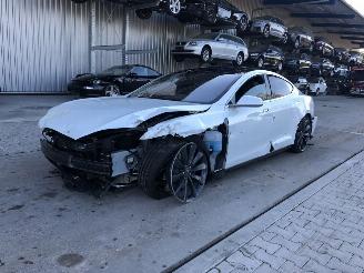 Coche siniestrado Tesla Model S 85D 2015/10