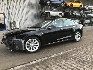 Vaurioauto  passenger cars Tesla Model S  2015/1