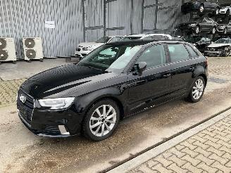 krockskadad bil bromfiets Audi A3 Sportback 2.0 TDI 2019/4