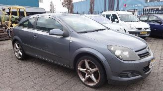 Opel Astra H GTC (L08) Hatchback 3-drs 1.6 16V Twinport (Z16XEP(Euro 4)) [77kW] picture 2