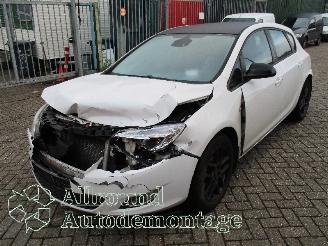 uszkodzony samochody osobowe Opel Astra Astra J (PC6/PD6/PE6/PF6) Hatchback 5-drs 1.4 16V ecoFLEX (A14XER(Euro=
 5)) [74kW]  (12-2009/10-2015) 2011