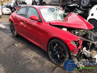 damaged passenger cars Alfa Romeo Giulia Giulia (952), Sedan, 2015 2.0 T 16V 2019/8