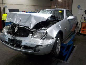 uszkodzony samochody ciężarowe Mercedes SLK SLK (R170) Cabrio 2.0 200 16V (M111.946) [100kW]  (09-1996/03-2000) 1997/11