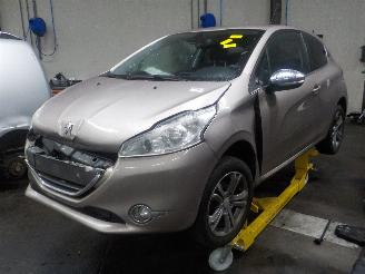 Auto incidentate Peugeot 208 208 I (CA/CC/CK/CL) Hatchback 1.6 Vti 16V (EP6C(5FS)) [88kW]  (03-2012=
/12-2019) 2012/6