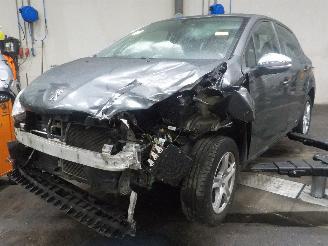 Voiture accidenté Peugeot 208 208 I (CA/CC/CK/CL) Hatchback 1.2 Vti 12V PureTech 82 (EB2F(HMZ)) [60k=
W]  (03-2012/12-2019) 2013