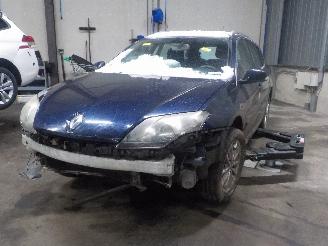 damaged passenger cars Renault Laguna Laguna III Estate (KT) Combi 5-drs 2.0 16V (M4R-704(M4R-D7)) [103kW]  =
(10-2007/12-2015) 2009