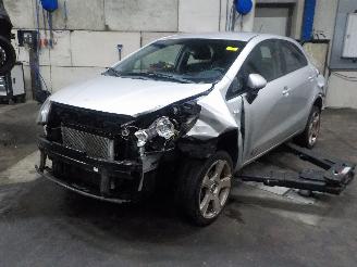 Voiture accidenté Kia Rio Rio III (UB) Hatchback 1.2 CVVT 16V (G4LA5) [63kW]  (09-2011/12-2017) 2012