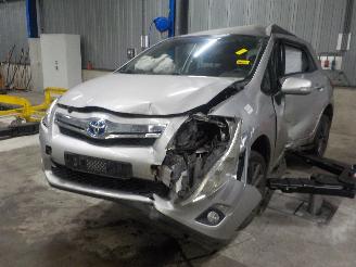 damaged passenger cars Toyota Auris Auris (E15) Hatchback 1.8 16V HSD Full Hybrid (2ZRFXE) [100kW]  (09-20=
10/09-2012) 2011