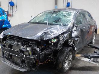 Coche accidentado Kia Rio Rio IV (YB) Hatchback 1.0i T-GDi 100 12V (G3LC) [74kW]  (01-2017/09-20=
20) 2019