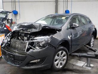 damaged passenger cars Opel Astra Astra J Sports Tourer (PD8/PE8/PF8) Combi 1.6 CDTI 16V (B16DTL(Euro 6)=
) [81kW]  (02-2014/10-2015) 2015