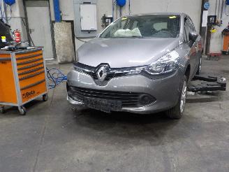 škoda karavany Renault Clio Clio IV (5R) Hatchback 5-drs 1.2 TCE 16V GT EDC (H5F-403(H5F-D4)) [88k=
W]  (03-2013/08-2021) 2015