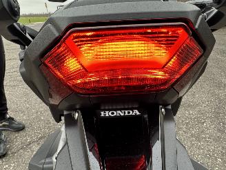 Honda  ADV 350A 29pk Matgrijs - keyless - handvat verwarming - abs - slechts 5284km gelopen - lichte krassen picture 25