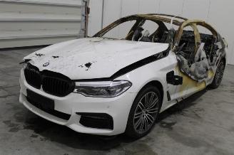 damaged passenger cars BMW 5-serie 530 2019/12