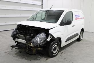 damaged commercial vehicles Peugeot Partner  2020/10