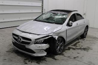 uszkodzony samochody osobowe Mercedes Cla-klasse CLA 180 2018/4