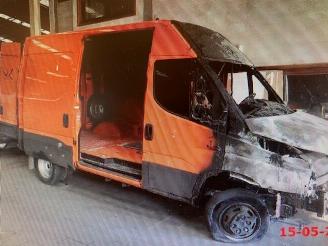 Coche accidentado Iveco New daily Diesel 2.998cc 110kW RWD 2016-04 2019/1
