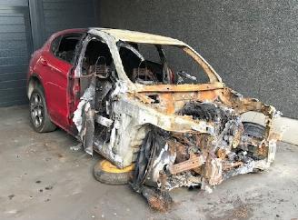 damaged passenger cars Alfa Romeo Stelvio (949) SUV 2017 2.0 T 16V Q4 SUV  Benzine 1.995cc 148kW (201pk) 4x4 2018/3