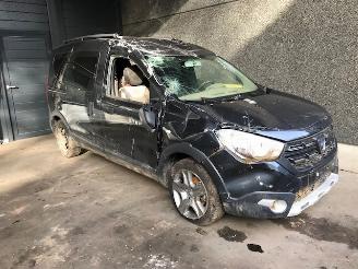 uszkodzony samochody osobowe Dacia Dokker Dokker (0S) MPV 2020 1.3 TCE 100 MPV  Benzine 1.332cc 75kW (102pk) FWD 2020/1