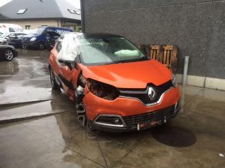 damaged passenger cars Renault Captur 900cc benzine 2014/1