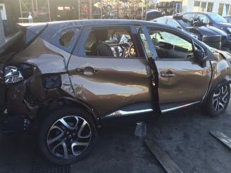 damaged passenger cars Renault Captur  2016/1