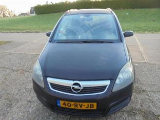Voiture accidenté Opel Zafira Zafira (M75), MPV, 2005 / 2015 1.9 CDTI 2005/9