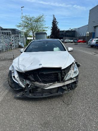 uszkodzony samochody osobowe Mercedes E-klasse E 220 CDI COUPE 2012/8