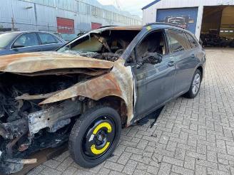 damaged passenger cars Volkswagen Golf  2022