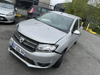 Voiture accidenté Dacia Sandero  2016/9